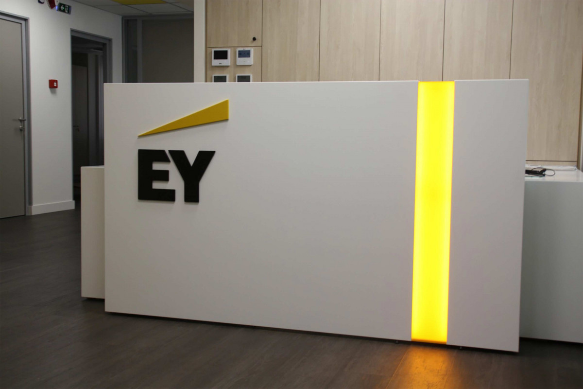 EY: Η Ελλάδα σκαρφαλώνει τρεις θέσεις στον δείκτη ελκυστικότητας ΑΠΕ