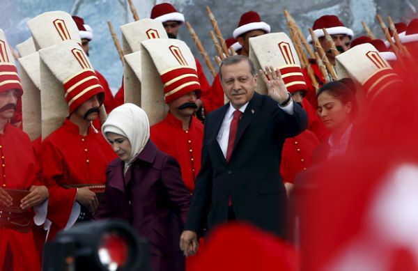 Τουρκικές εκλογές: Δημοσκόπηση δίνει νίκη Ερντογάν με 54%