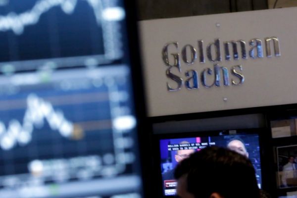 Η Goldman Sachs πουλάει μερίδια σε πέντε hedge funds