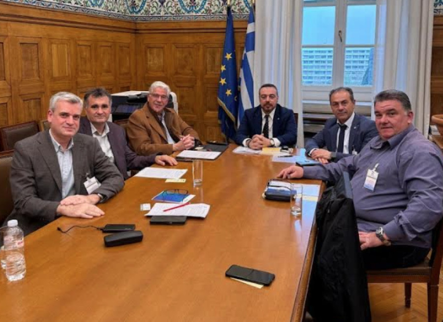 ΠΑΣΟΚ: Συνάντηση Παρασύρη και Μαυρογιώργου με την ΠΟΣΕΗ
