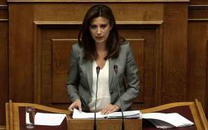 Τι σημαίνει η αποστασιοποίηση της Νίνας Κασιμάτη από τις γραμμές του ΣΥΡΙΖΑ;
