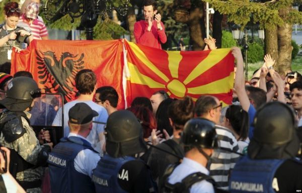 Σκόπια: Στα άκρα Σλάβοι και Αλβανοί- Ορατός κίνδυνος εμφυλίου