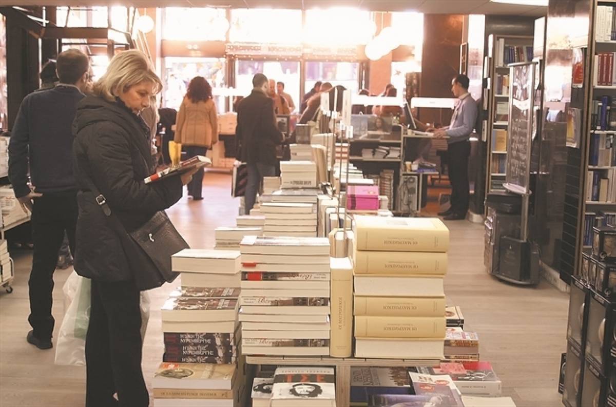 Σύμπραξη εκδοτών: Η Μενδώνη ξέχασε το βιβλίο-Επιστολή προς τον Πρωθυπουργό
