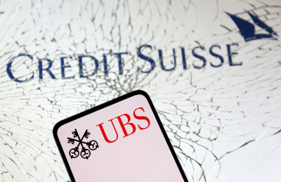 UBS: «Τρέχει» τη συμφωνία για την Credit Suisse-Ενδιαφέρον Deutsche Bank