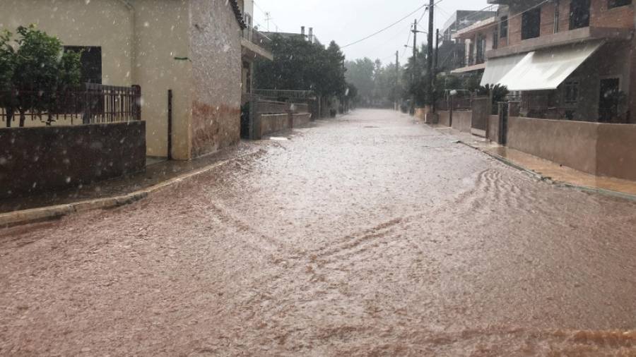 Στο έλεος του καιρού η Αττική- Εγκλωβισμένοι οδηγοί