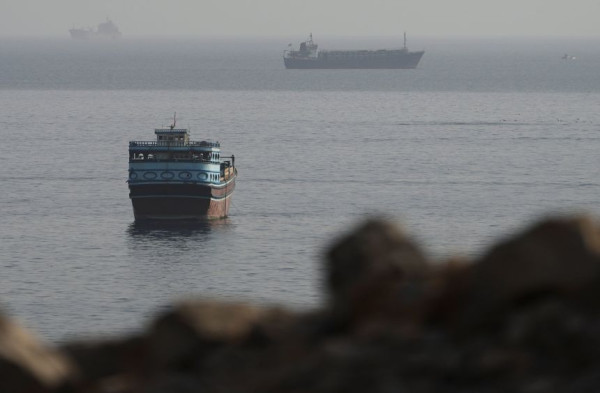 Ορμούζ: Το Ιράν εξετάζει μπλόκο σε «εχθρικά» πλοία – Τι ζητά από τις ΗΠΑ