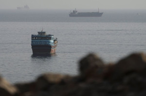 Ορμούζ: Το Ιράν εξετάζει μπλόκο σε «εχθρικά» πλοία – Τι ζητά από τις ΗΠΑ