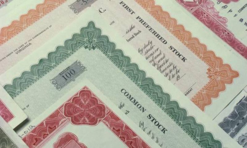 Διατηρούνται οι πιέσεις στα ελληνικά ομόλογα