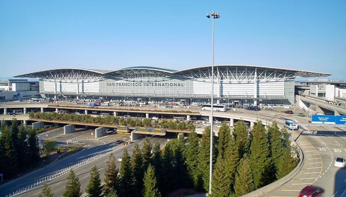 Χιλιάδες απολύσεις εργαζομένων ανακοίνωσαν United Airlines και American Airlines