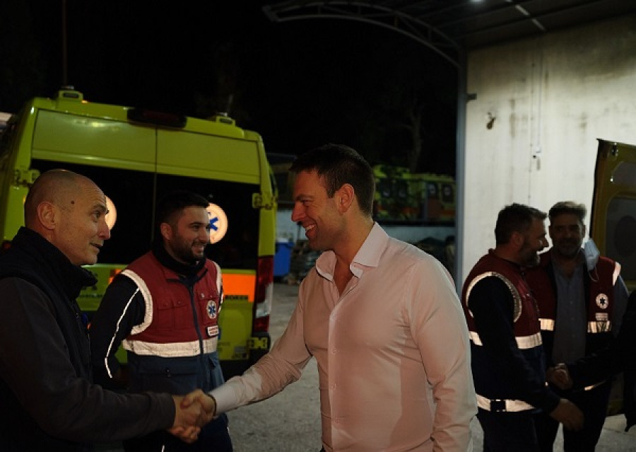 Κασσελάκης: Ξεχασμένοι από την Πολιτεία οι εργαζόμενοι στο ΕΚΑΒ