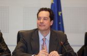 Στο τιμόνι της Επιτροπής Κεφαλαιαγοράς για ακόμα 5 χρόνια ο Κ.Μποτόπουλος
