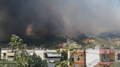Μάχη με τις φλόγες στις Κεχριές Κορινθίας– Εκκενώνονται οικισμοί