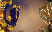 Bloomberg: Περιορισμός στην κατοχή κρατικών ομολόγων από τις τράπεζες