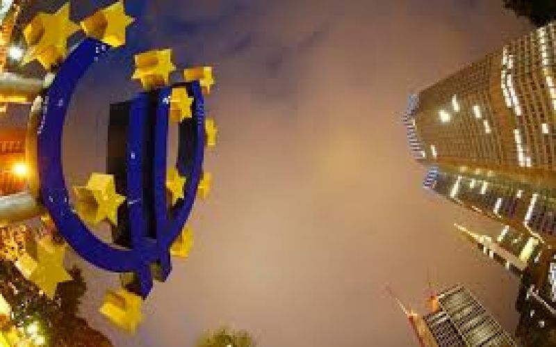 Bloomberg: Περιορισμός στην κατοχή κρατικών ομολόγων από τις τράπεζες