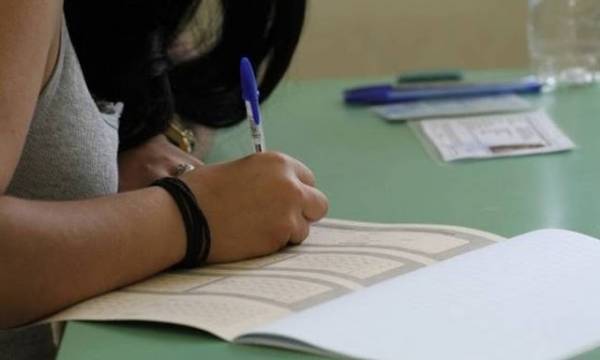 Πανελλαδικές: Από Τετάρτη τα ειδικά μαθήματα