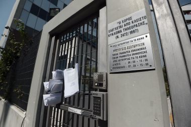 Τηλεοπτικές άδειες: «Βροχή» ασφαλιστικών μέτρων
