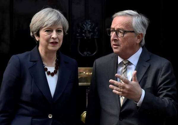 Brexit: «Σημαντική πρόοδος» στη συνάντηση Γιούνκερ-Μέι