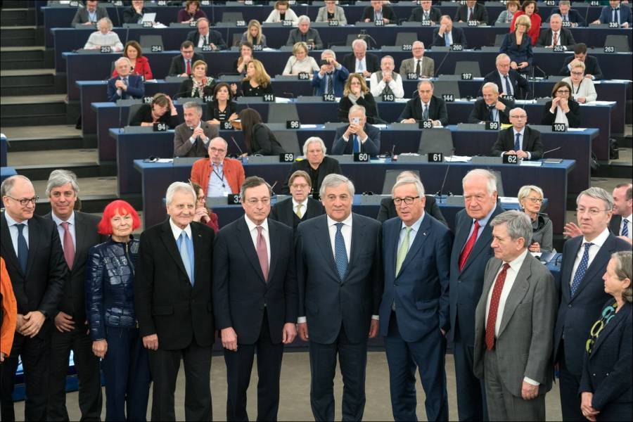 Ευρωκοινοβούλιο: Άπαντες παρόντες στα εικοστά γενέθλια του ευρώ!
