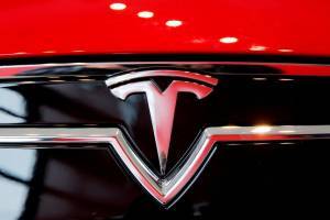 Tesla: Λανσάρει Model S 'Plaid' για να ανταγωνιστεί Mercedes-Porsche