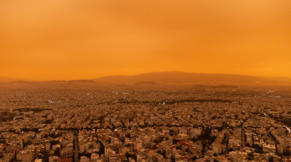 Καιρός: «Καυτό τριήμερο» με τον υδράργυρο στα ύψη &amp; αφρικανική σκόνη