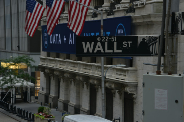 Wall Street: Πιέσεις στις τεχνολογικές μετοχές, στο επίκεντρο ομόλογα και Ιράν