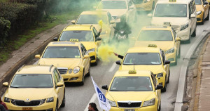 «Χειρόφρενο» στα ταξί – Απεργία στις 2 και 3 Δεκεμβρίου