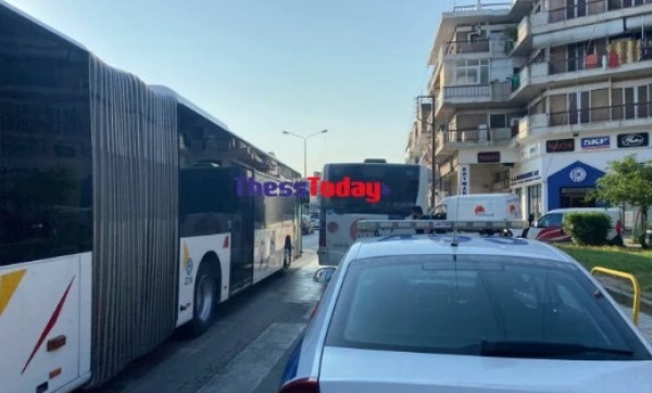 Θεσσαλονίκη: Φωτιά σε εν κινήσει αστικό λεωφορείο- Δεν υπήρξαν τραυματισμοί