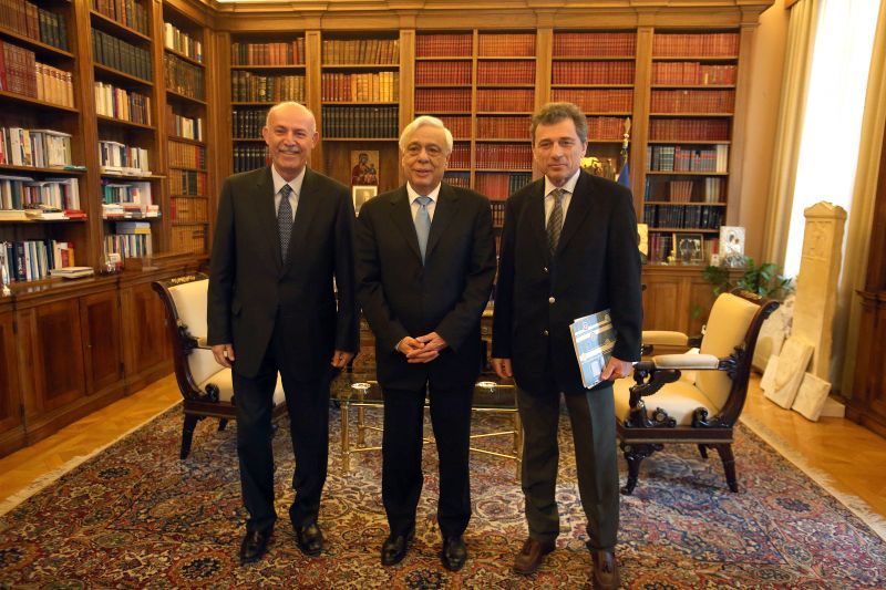 Στα χέρια του Προκόπη Παυλόπουλου η Ετήσια Έκθεση της ΑΑΔΕ