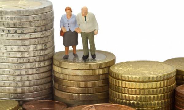 Προκαταβολή σύνταξης: Ποιοι θα λάβουν τα €360-384 πριν το Πάσχα