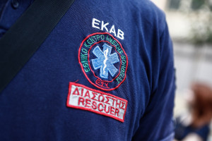 Σύρος: Νεκρή με μαχαιριά στην πλάτη 41χρονη εργαζόμενη του ΕΚΑΒ – Συνελήφθη ζευγάρι