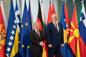 Ο Σολτς σύμμαχος της Αλβανίας, απέναντι στα ελληνικά βέτο