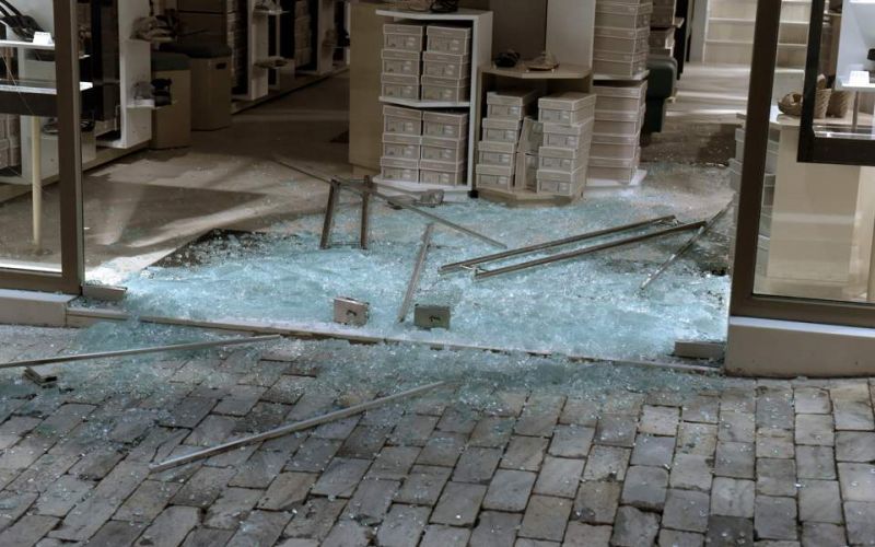 ΕΒΕΑ: Ζημίες 155.000 ευρώ στα καταστήματα στην Ερμού