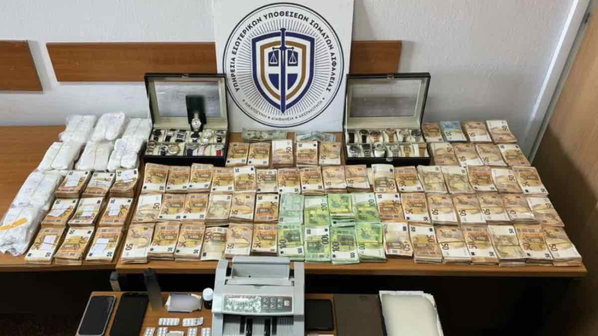 Σε αργία οι δημοτικοί υπάλληλοι που εμπλέκονται στη σπείρα εκβιαστών