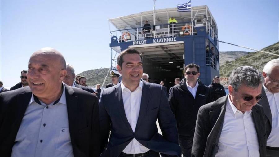 Οι Τούρκοι απειλούν, εμείς πάμε κολυμπώντας;