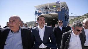 Οι Τούρκοι απειλούν, εμείς πάμε κολυμπώντας;