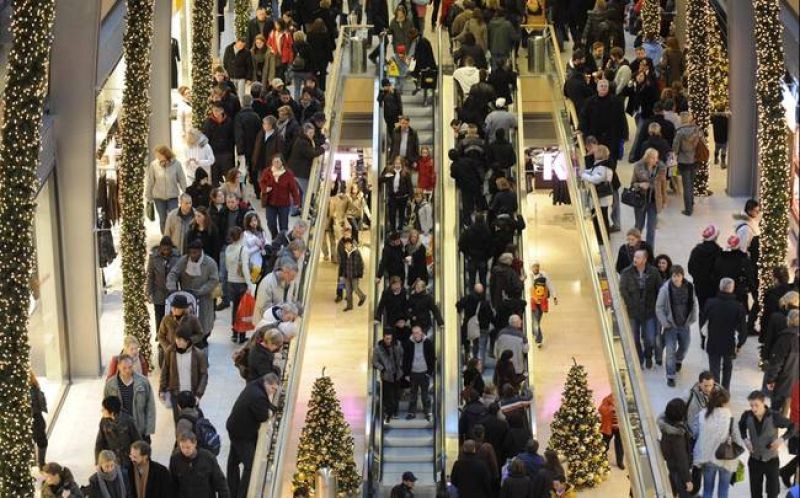 Μειωμένος και φέτος ο εορταστικός τζίρος των καταστημάτων
