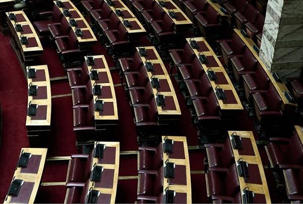 Βουλή: Με ευρεία πλειοψηφία ψηφίστηκε στην Επιτροπή το αντικαπνιστικό νομοσχέδιο