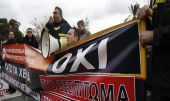 Πολυάριθμη διαμαρτυρία πυροσβεστών έξω από τη Βουλή