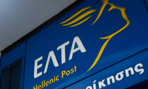 Σοβαρό περιστατικό στο Χαλάνδρι: Υπάλληλος των ΕΛΤΑ παρασύρθηκε από όχημα μετά από καβγά (video)