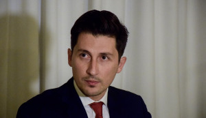 Χρηστίδης: Ο πρωθυπουργός του 13ώρου δέχεται... συγχαρητήρια από όλο τον πλανήτη