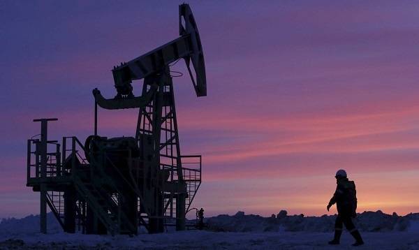 «Βυθίζεται» εκ νέου το πετρέλαιο - Ανοδικά ο χρυσός