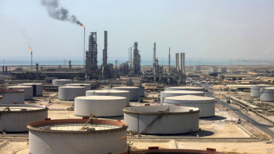 Οι ανησυχίες για την παγκόσμια ανάπτυξη «βυθίζουν» πετρέλαιο και αέριο