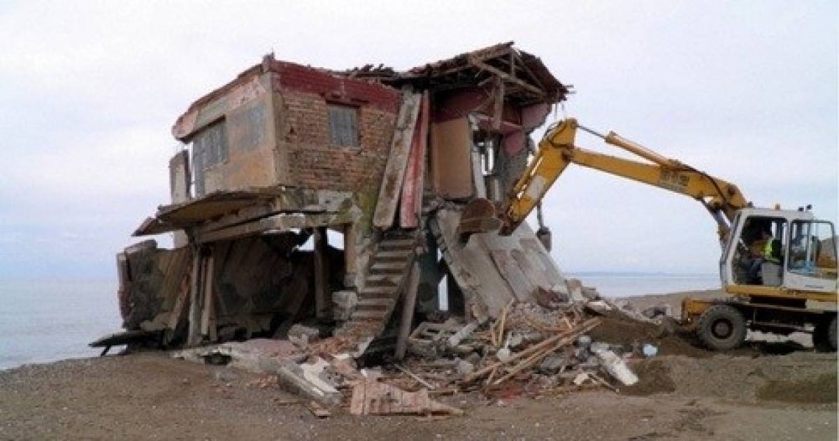 Διευκρινίσεις για τη διαδικασία κατεδάφισης αυθαιρέτων από την Περ. Αττικής