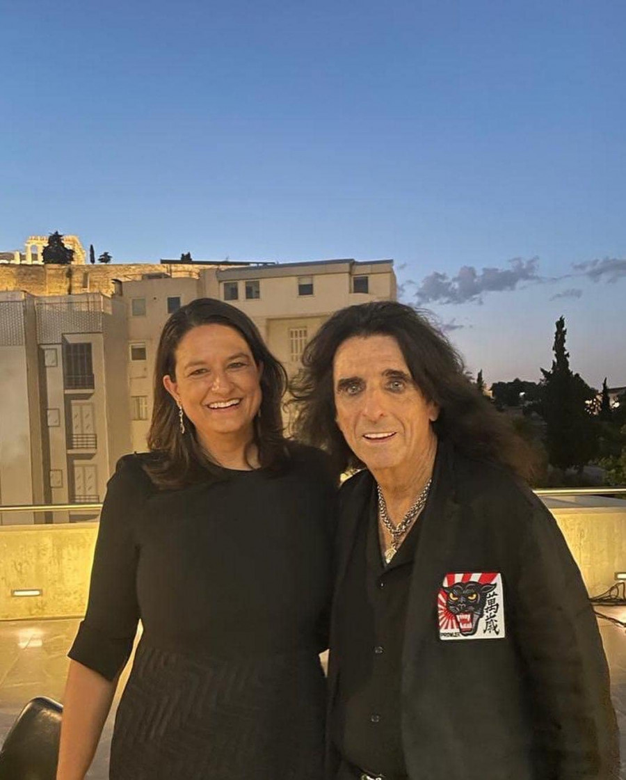Όταν η Νίκη Κεραμέως συνάντησε τον Άλις Κούπερ και… School’s out (forever)