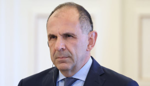 Γεραπετρίτης στο AP: Η Ελλάδα στο πλευρό της Ουκρανίας