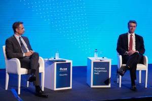 Τα μηνύματα Μητσοτάκη στους βιομηχάνους και οι αιχμές Τσίπρα