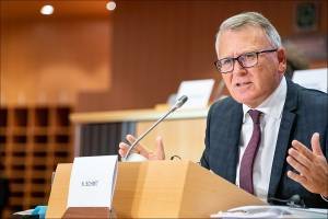 Κομισιόν: Η προστασία της απασχόλησης αποτελεί εθνική αρμοδιότητα