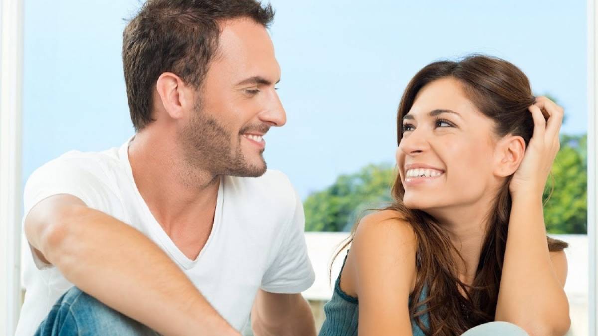 3 μυστικά για να φλερτάρετε έντονα τον άντρα που σας αρέσει