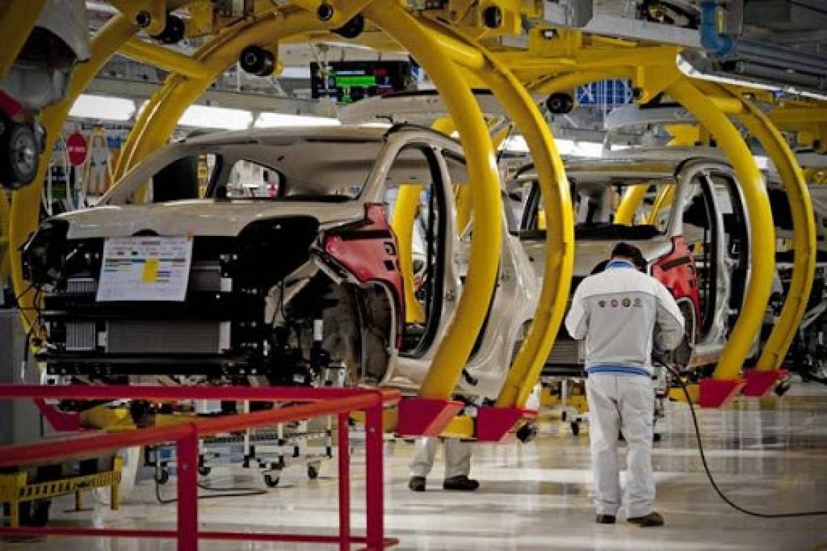 Η ιταλική βιομηχανία επιστρέφει «λαβωμένη» στην κανονικότητα
