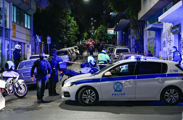 Άγριο έγκλημα στον Άγιο Παντελεήμονα: Ένας νεκρός και ένας τραυματίας σε διαμέρισμα